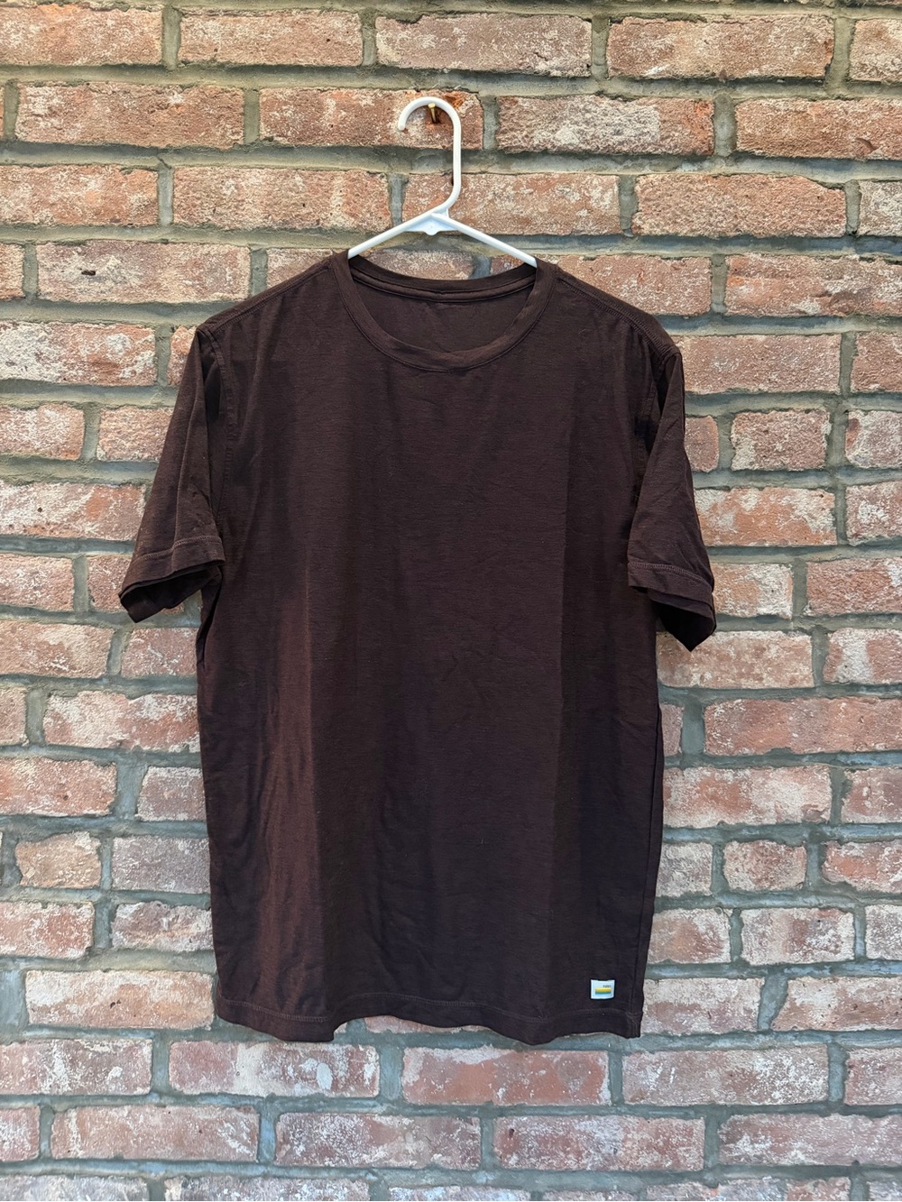 Vuori Strato Tech tee in Fig Heather (M)